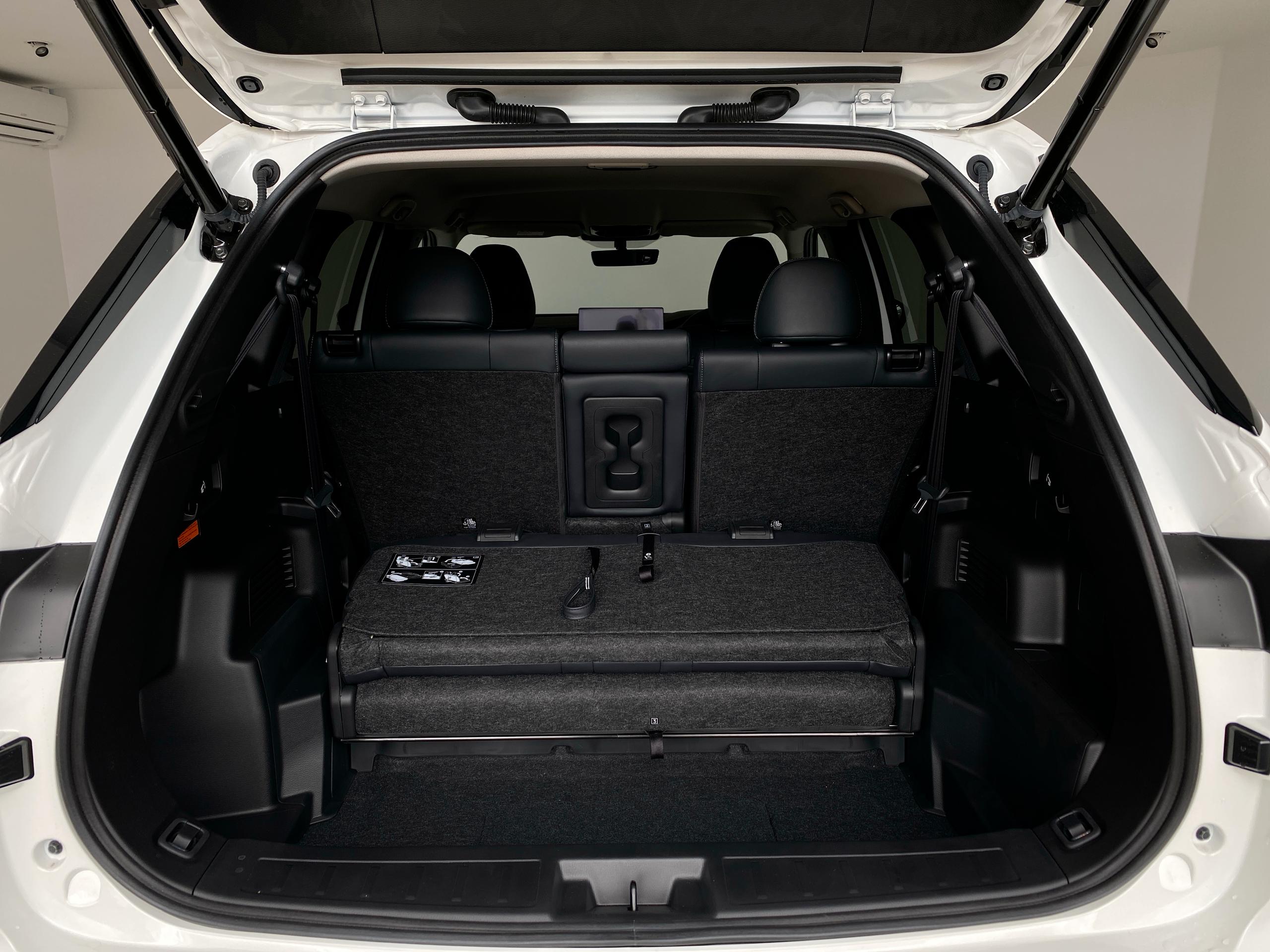 2026 Mitsubishi OUTLANDER 2.4 PHEV Nativa 5dr Auto - vehicle photo 11 for sale on PureCar