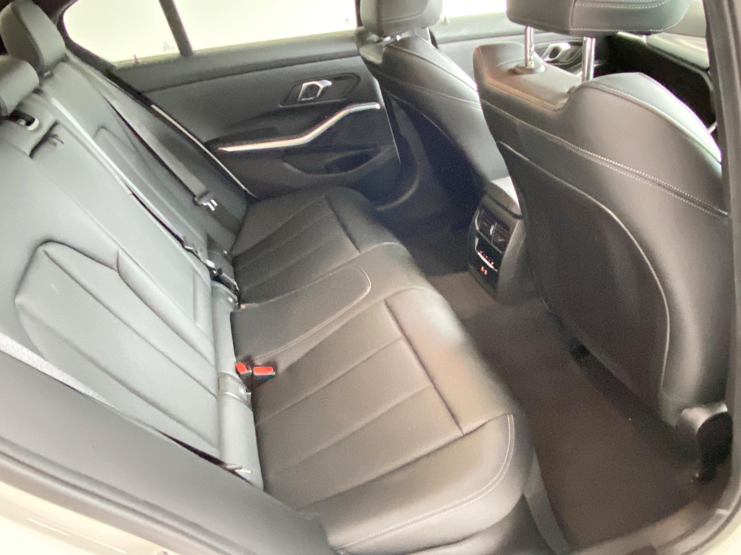 2025 BMW 3 SERIES 330e 22.3 kWh M Sport 4dr Step Auto - vehicle photo 13 for sale on PureCar