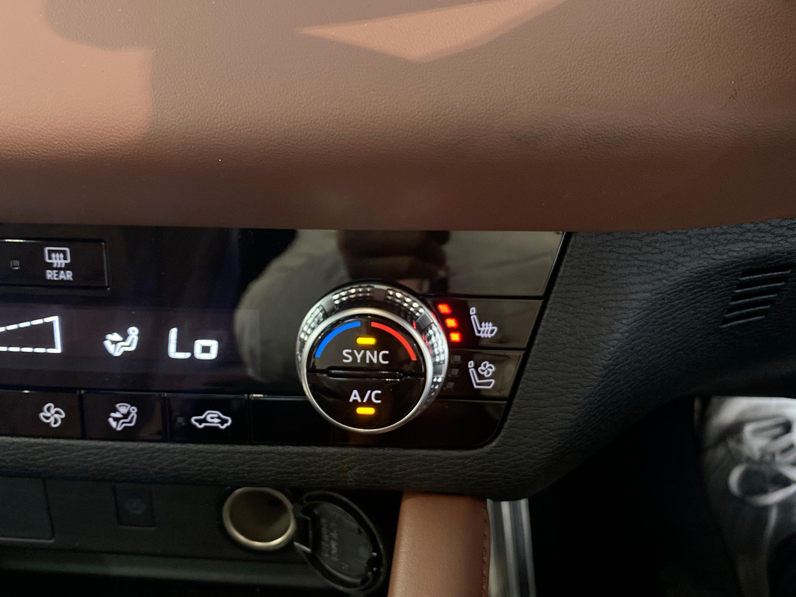 2026 Mitsubishi OUTLANDER 2.4 PHEV Diamond 5dr Auto - vehicle photo 35 for sale on PureCar