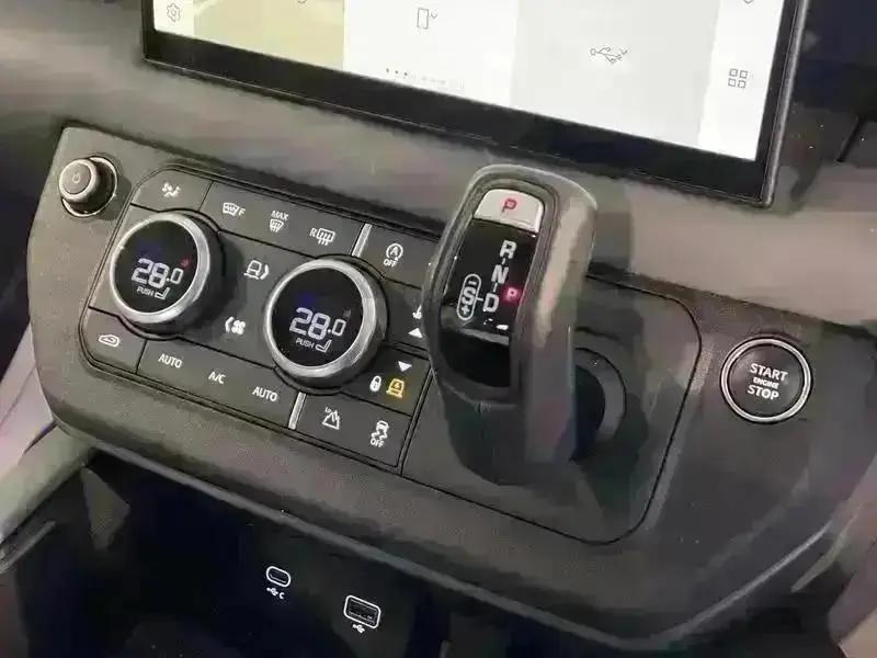 2023 Land Rover DEFENDER 3.0 D250 X-Dynamic HSE 110 5dr Auto - vehicle photo 22 for sale on PureCar