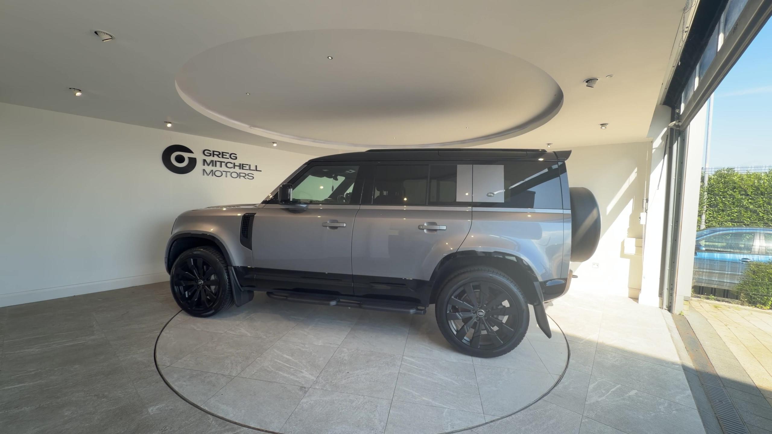 2024 Land Rover DEFENDER 3.0 D300 X-Dynamic HSE 110 5dr Auto - vehicle photo 5 for sale on PureCar