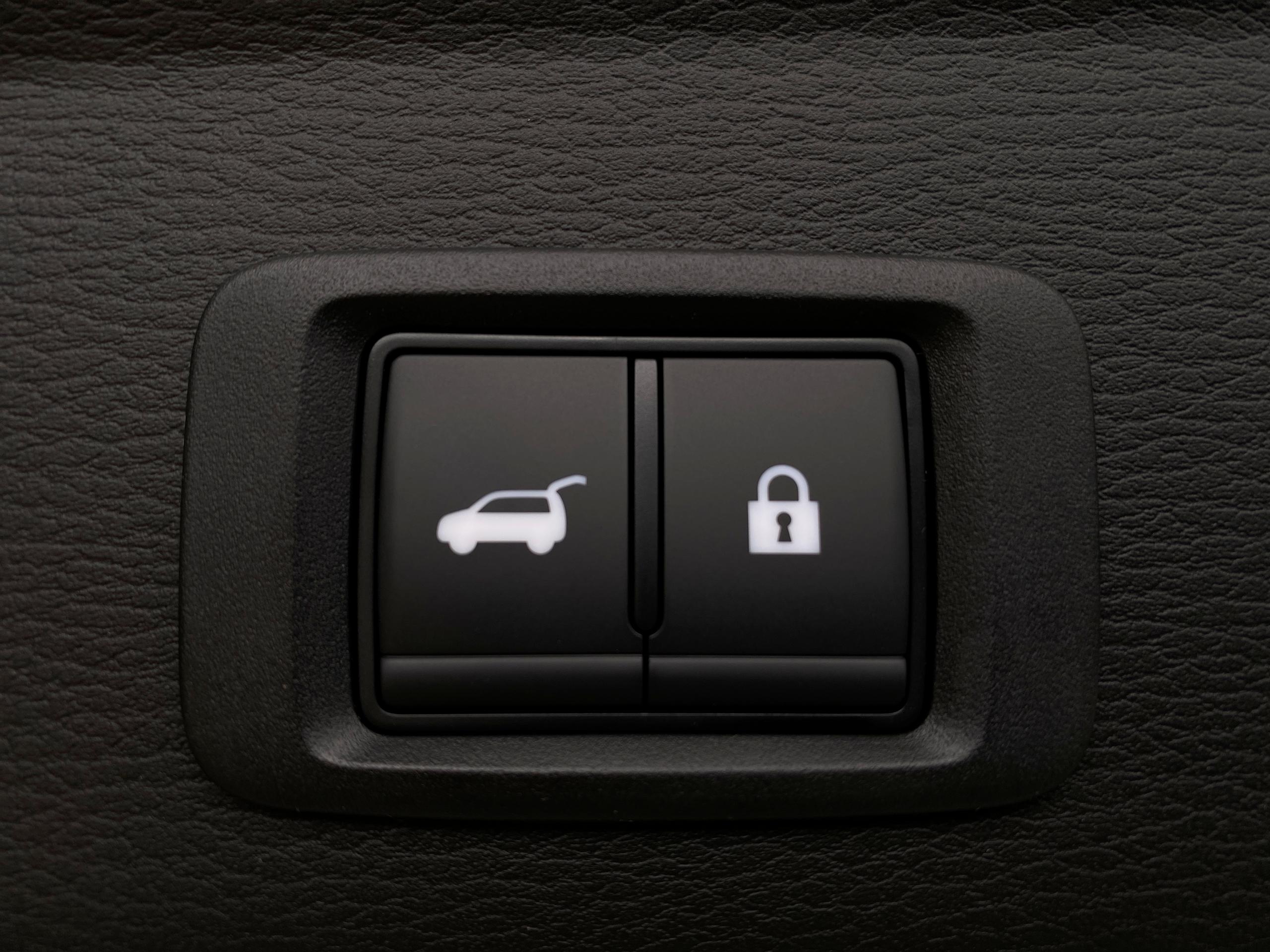 2026 Mitsubishi OUTLANDER 2.4 PHEV Nativa 5dr Auto - vehicle photo 12 for sale on PureCar