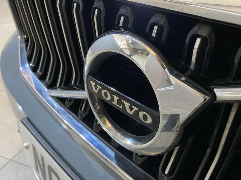 VOLVO XC40 Photo spincars-10379d16af59c24e951605fa19cebea26f2d58cd.jpg
