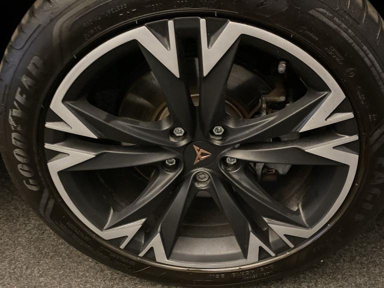 CUPRA FORMENTOR Photo spincars-32136d019f29698034b3066a0c32376abc290438.jpg