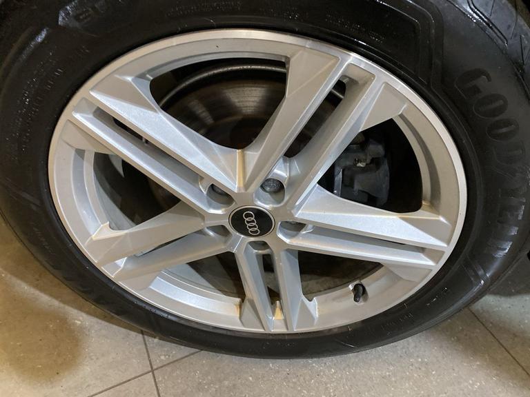 AUDI Q5 Photo spincars-3257c0fecdd0d953b7486dd38c7fb8dc53d3c66f.jpg