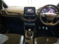 Ford Fiesta Photo 2