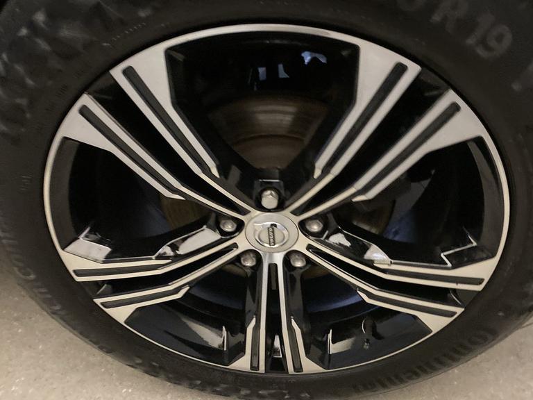 VOLVO XC40 Photo spincars-493cf5cf539e6e2c5db613e0be73b793f4b349a0.jpg