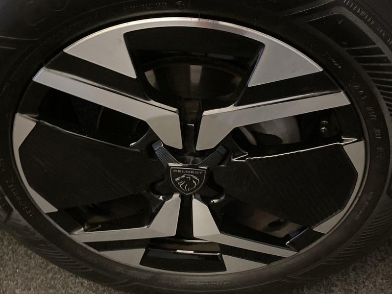 PEUGEOT 2008 Photo spincars-4bf4e3f6f0ae1d10b89dce4ac02407c5be13d041.jpg