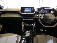 Peugeot 208 Photo 2
