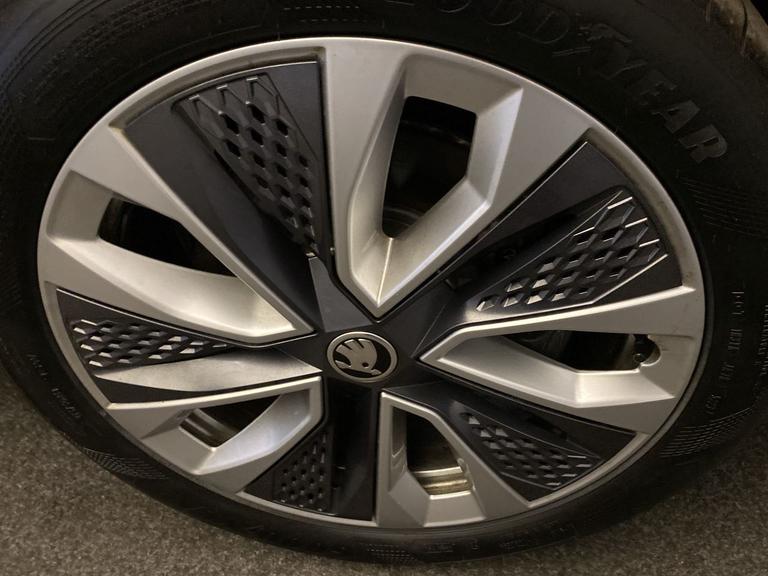 ŠKODA KAROQ Photo spincars-6563264be295e0c3a9f6f5203b5fef7486f1e319.jpg
