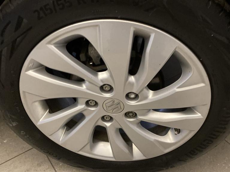 Suzuki S-CROSS Photo spincars-6980d582826ec8c884dafc224e1ce4d37cf92e58.jpg