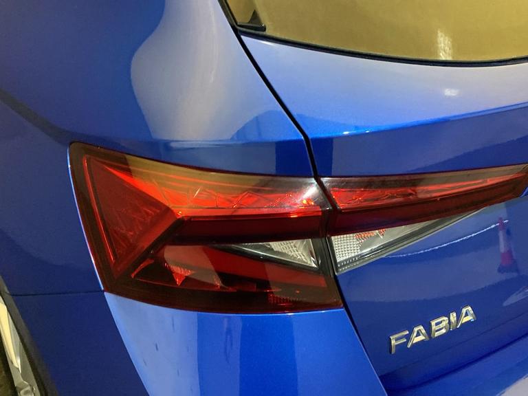 Skoda FABIA Photo spincars-729e5f03c19e2f2191f7db5050ab6bf9e693b1c7.jpg