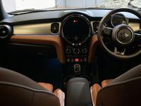 MINI Hatch Photo 2