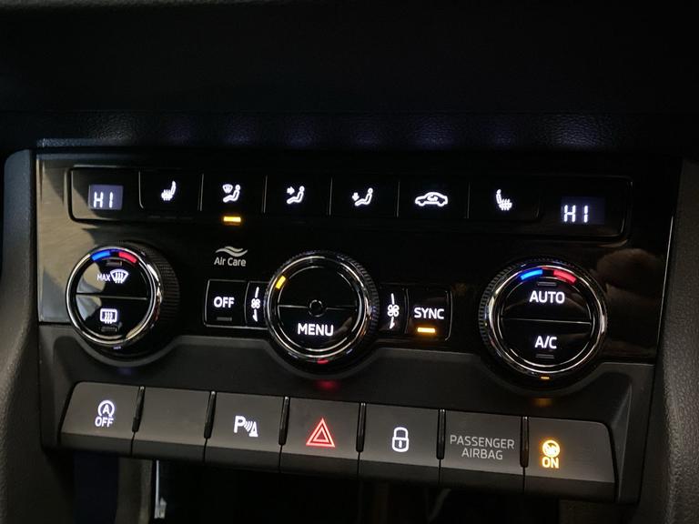 Skoda KAROQ Photo spincars-7e0dbb42c78bf027ee3534a02163a9c31f34e437.jpg