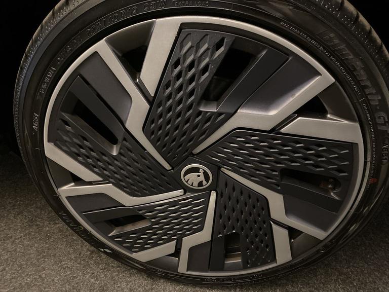 Skoda KAROQ Photo spincars-7fcb225f8c7c2afe6b746226b6cff82556f4007b.jpg
