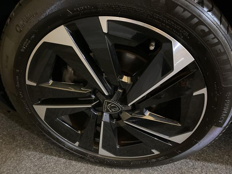 PEUGEOT 408 Photo spincars-85932e94b99d06092e5b3bc2b2656968d8fa19e6.jpg