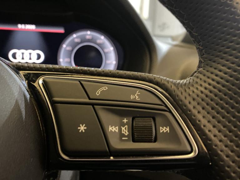 Audi Q2 Photo spincars-ad2a6dfc5d1e920675bad305604b69b45b13e636.jpg