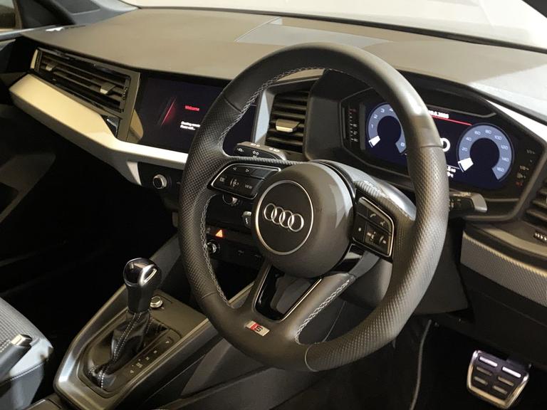 Audi A1 Photo spincars-af128bf70e2a80d1b9055ea82e486f9463b2c0eb.jpg