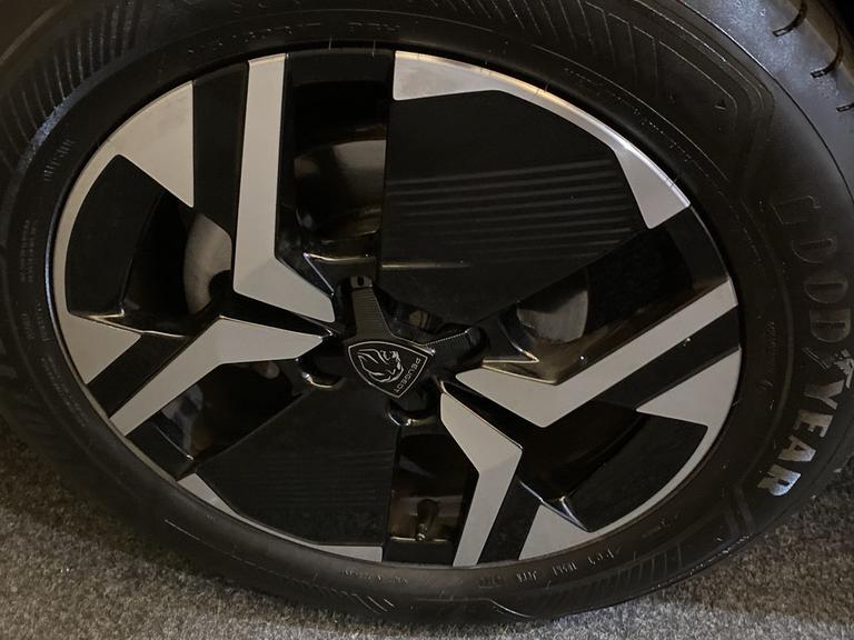PEUGEOT 2008 Photo spincars-c490868983e43d4b089150184e30064884432631.jpg