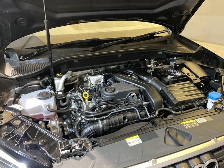 Audi Q2 Photo spincars-c6c1e549dca1fab15d279447fc09814312abfea2.jpg