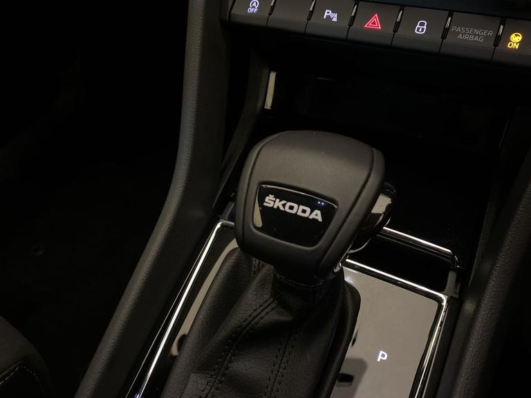ŠKODA KAROQ Photo spincars-d53fff0c76836d323b28d4174797e1bb5641e42a.jpg