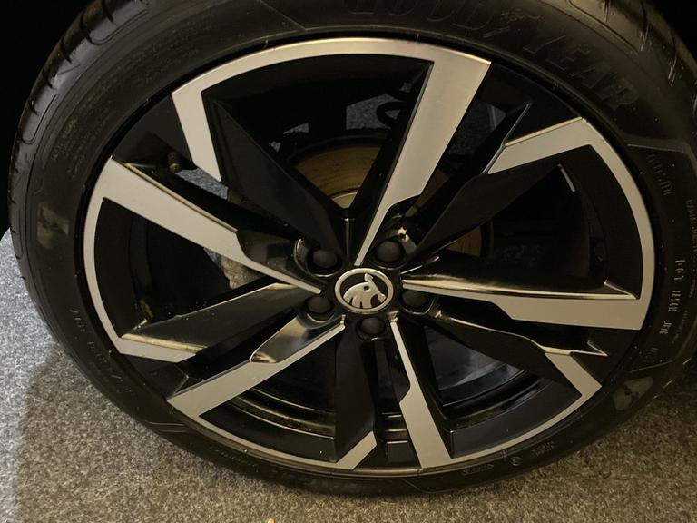 Skoda KAMIQ Photo spincars-e024a9232f996e918ada0d526e9ea2c9864b2fcb.jpg