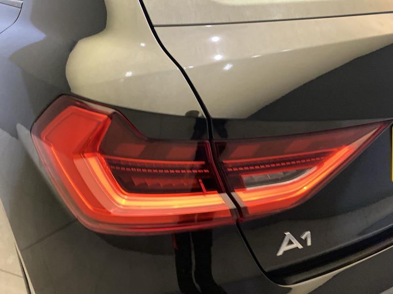 Audi A1 Photo spincars-fb9a00f15082a67147c2df312fb80c0fc9671a20.jpg