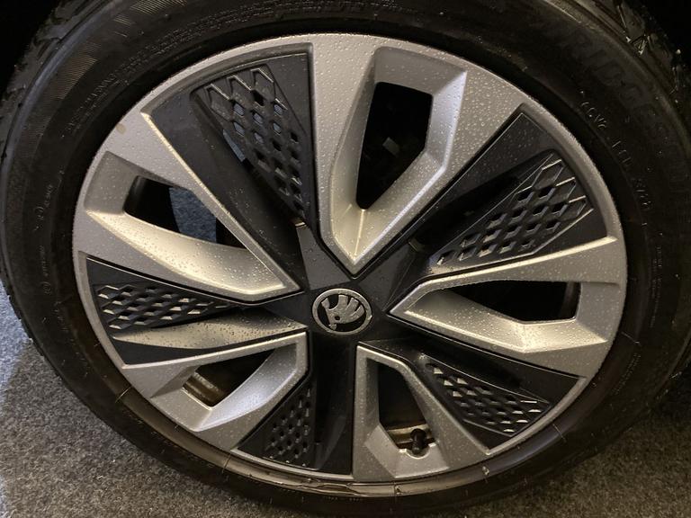ŠKODA KAROQ Photo spincars-fbf23c63697b704e03b229558dd3c6a4ef568992.jpg